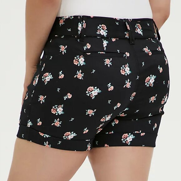 Torrid BELTED MID SHORT SATEEN FLORAL BLACK NWT sz 20 - Picture 2 of 6